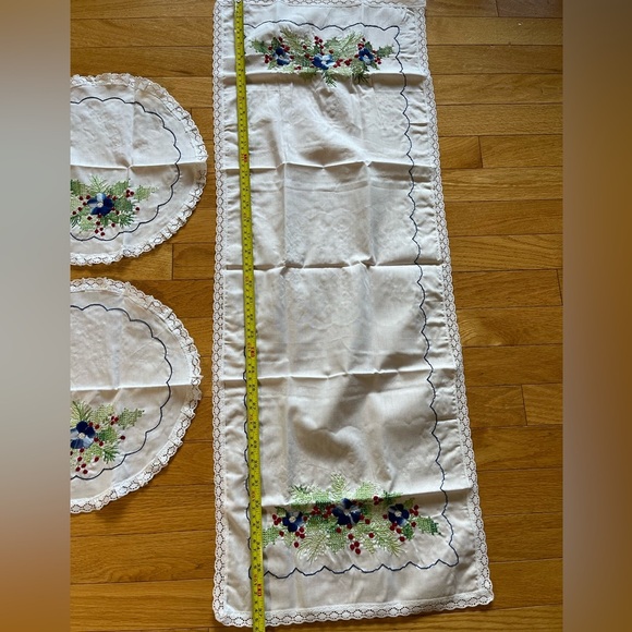 Embroidered Dresser Scarf Runner and Doily Set. New. Bucilla - Picture 5 of 7